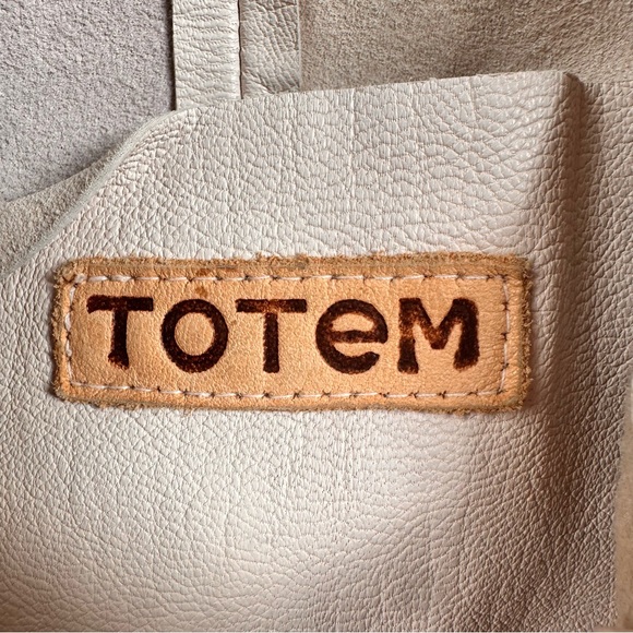 Totem Skull Print Leather Shoulder Bag โ White/Black โ One Size โ GUC - Picture 8 of 8